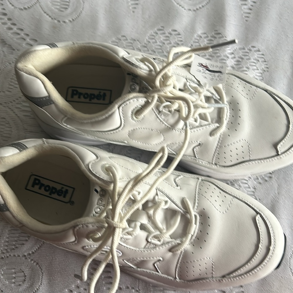 Propet sneakers Size 9.5 -4E. - Picture 5 of 6